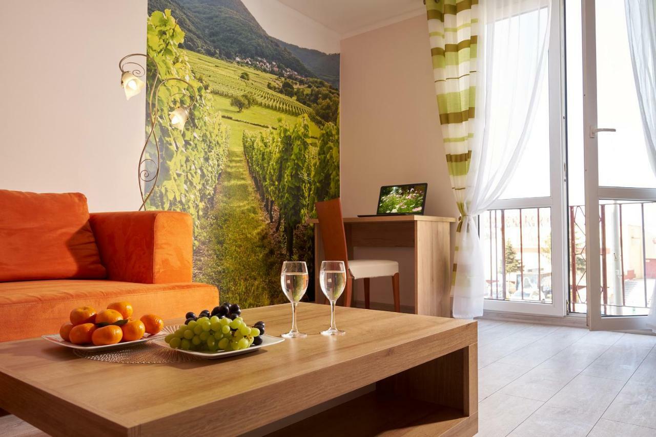 Apartament Winnica Centrum Зелёна-Гура Экстерьер фото